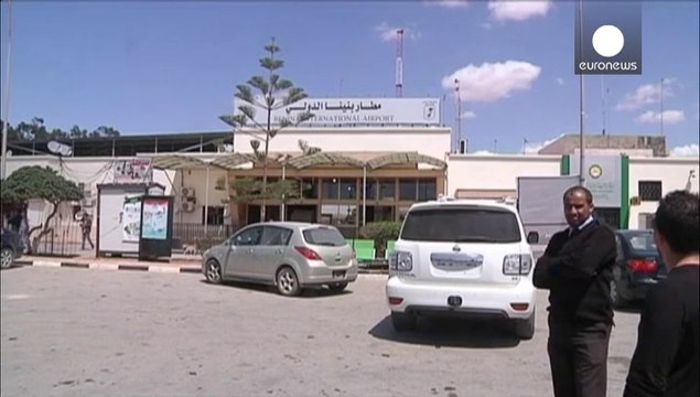 Des dissidents de l'armée bombardent des milices en Libye