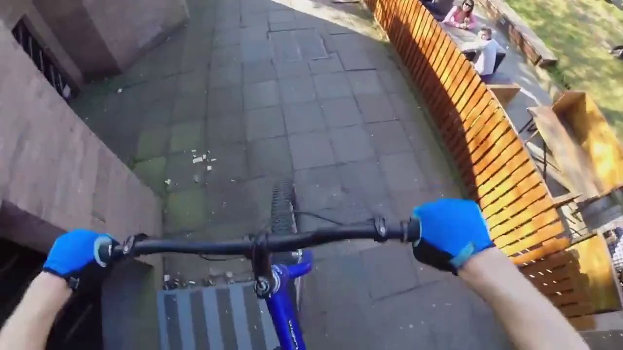 Session de VTT en ville : Sunday Ride par Danny MacAskill