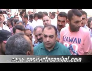 İŞÇİLER YOL KAPATTI