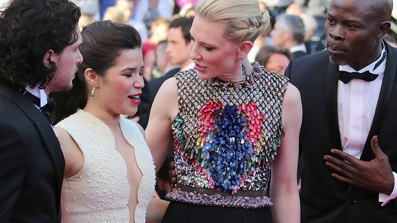 Mann schlüpft unter Kleid von America Ferrera: Eklat in Cannes