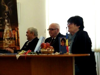 Poeta Gabriela Beldie si cartea sa, MIREASMĂ DE MERE ROȘII