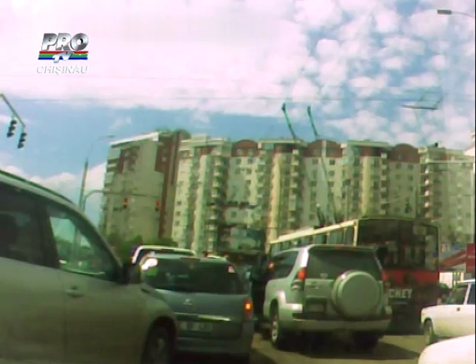 VIDEO Incident stupid in capitala Momentul in care SOFERITA unui SUZUKI incurca frana cu acceleratia