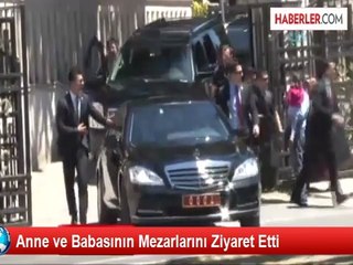 Anne ve Babasının Mezarlarını Ziyaret Etti