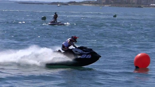 DESNOS MICHEL PRESENTE COURSE DE JET A SELLE VITESSE CAP D AGDE 17 5 2014