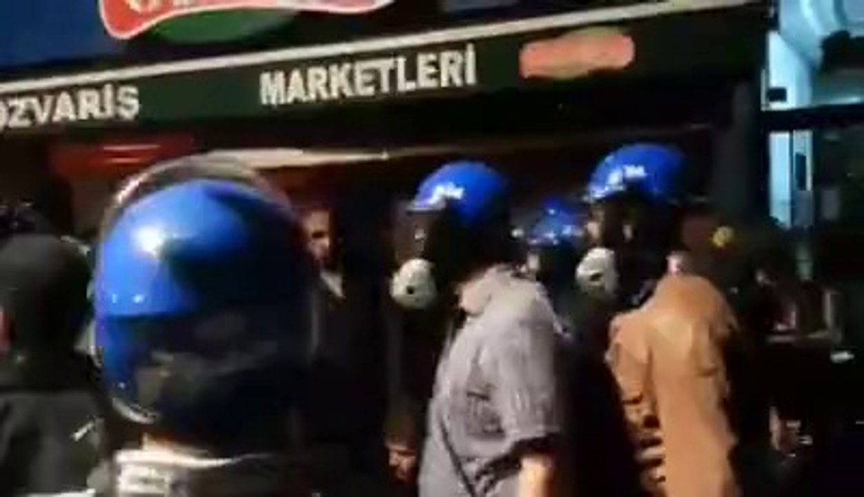 'Gaz Atmayın Evde Çocuğum Var' Diyen Kadına 'Yansın Çocuğun, Kör Olsun' Diyen Polis