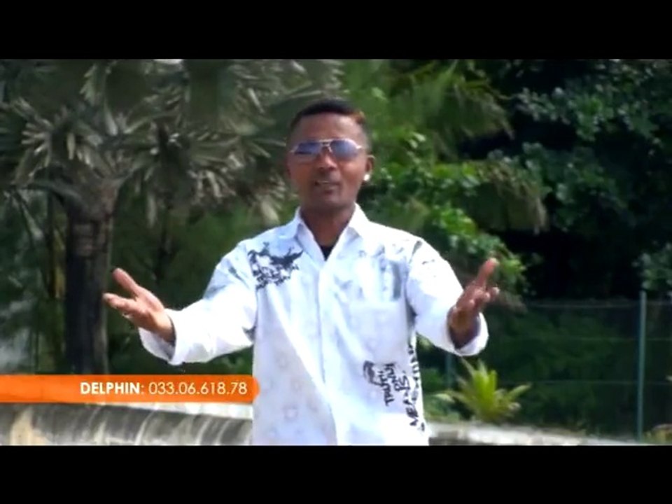 DELPHIN  -  Famadihana  (gasy - malagasy)