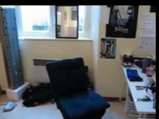 Les posters sur les murs : avec/sans