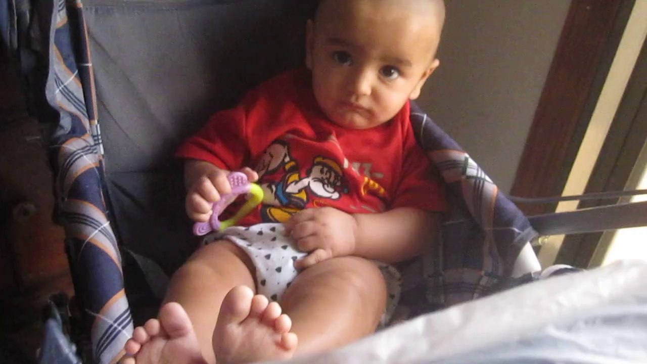 MVI_0294_on_pram_teether