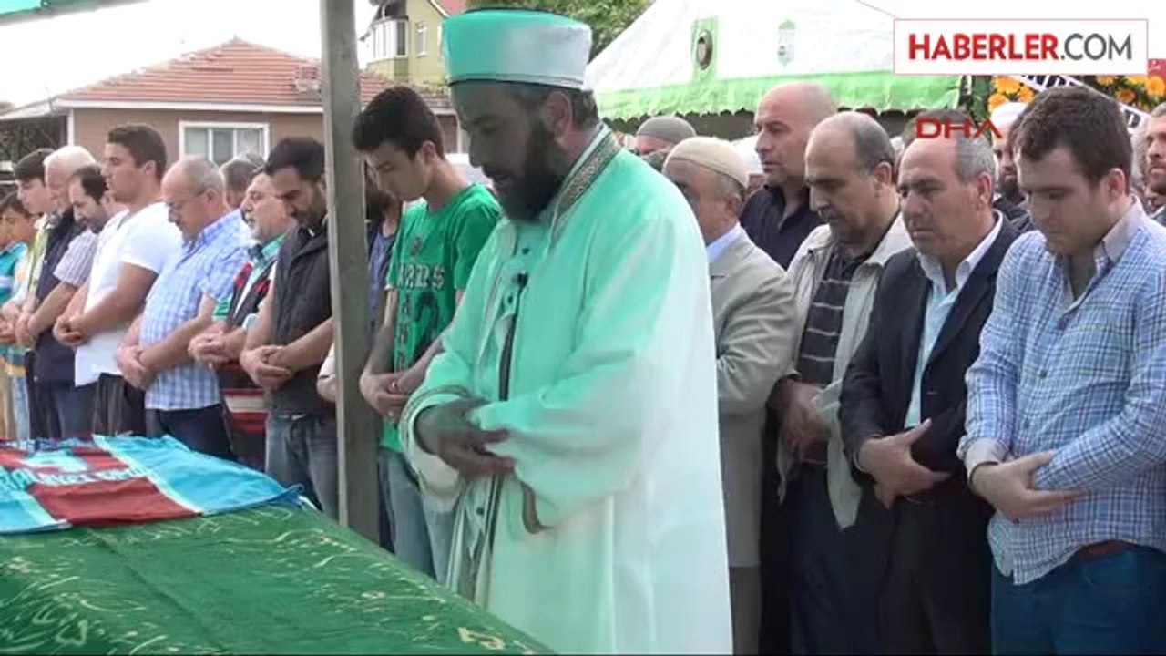 Göğsüne Top Çarpan 18 Yaşındaki Futbolcu Öldü