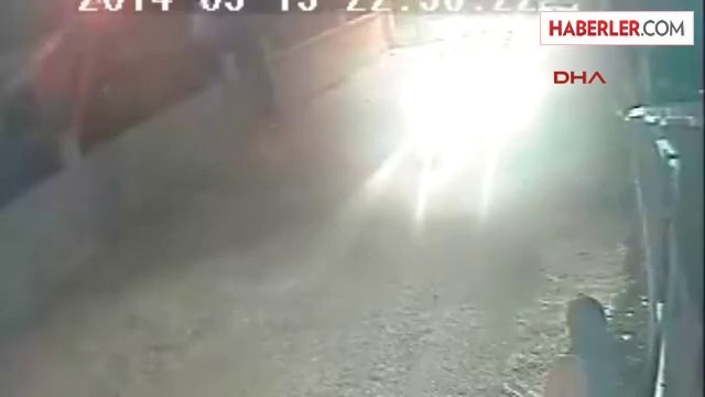 Hırsızlık İçin Girdikleri Depodan Köpegi Görünce Böyle Kaçtılar