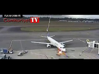 Uçağa Yıldırım Düştü