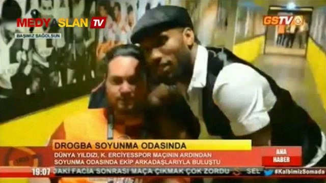 Didier Drogba soyunma odasında!