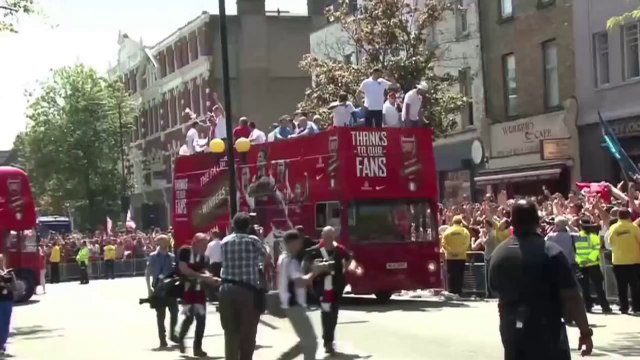 Thousands celebrate Arsenal's FA Cup victory