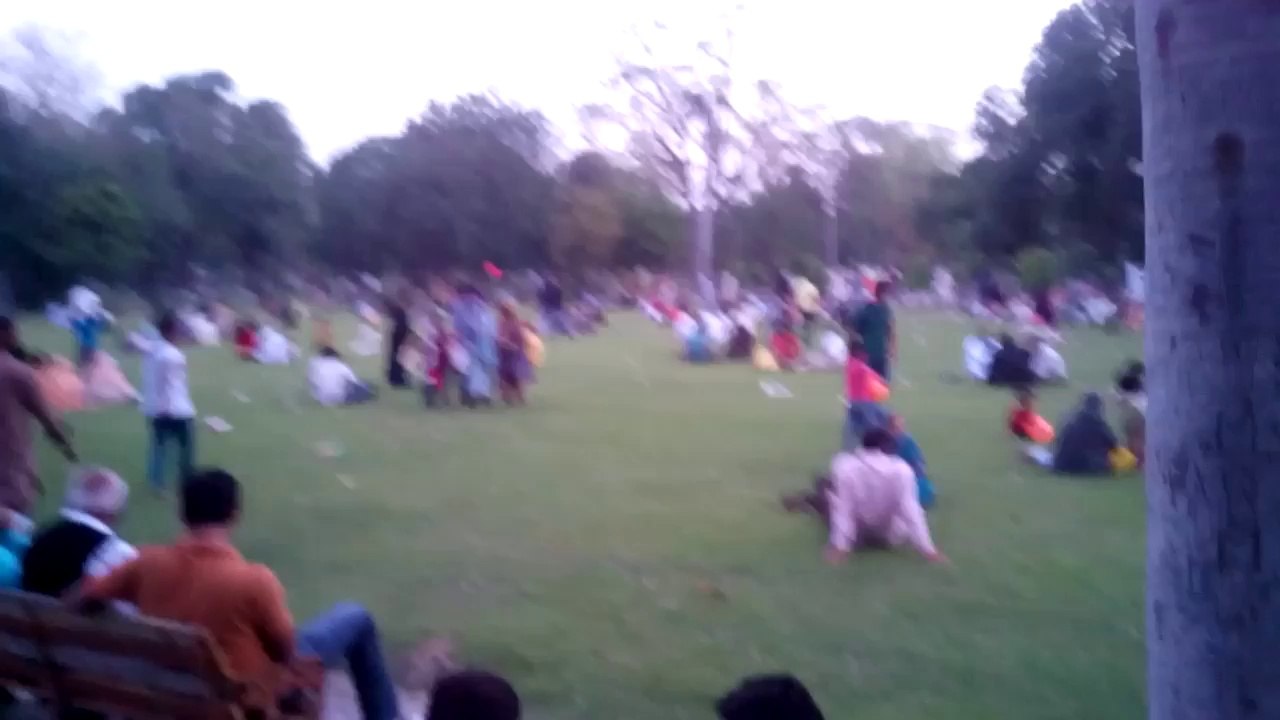 Girls and Families in Bagh-e-Jinnah, Lahore on Sunday