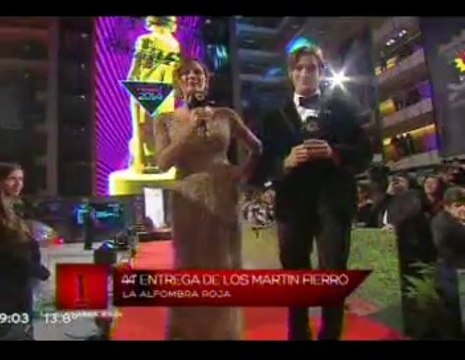 Paula conduciendo la Alfombra Roja de los Martín Fierro 1 - 18 de Mayo