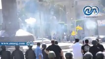 طلاب الإخوان تطلق الألعاب النارية علي قوات الأمن أمام جامعة القاهرة