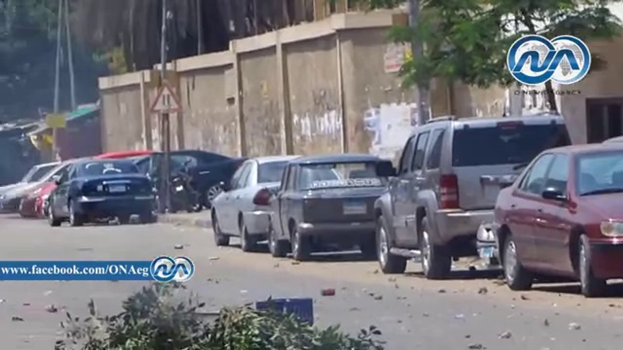 طلاب الإخوان يلقون المولوتوف من أعلي الاسطح و يشعلون النيران في الاشجار