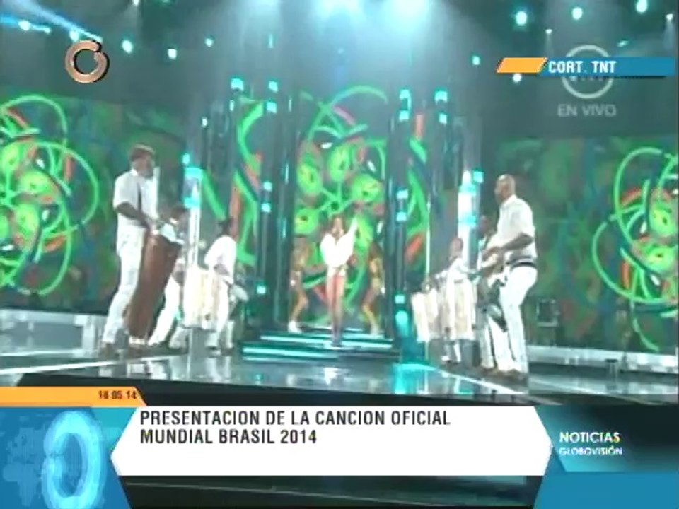 Jennifer López y Pitbull brillaron en la apertu...