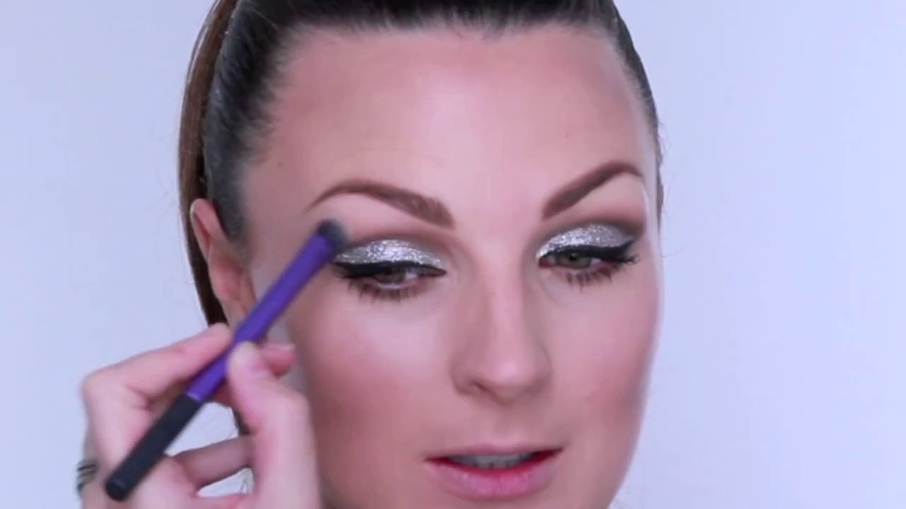 LEONA LEWIS GLITTER MAKEUP