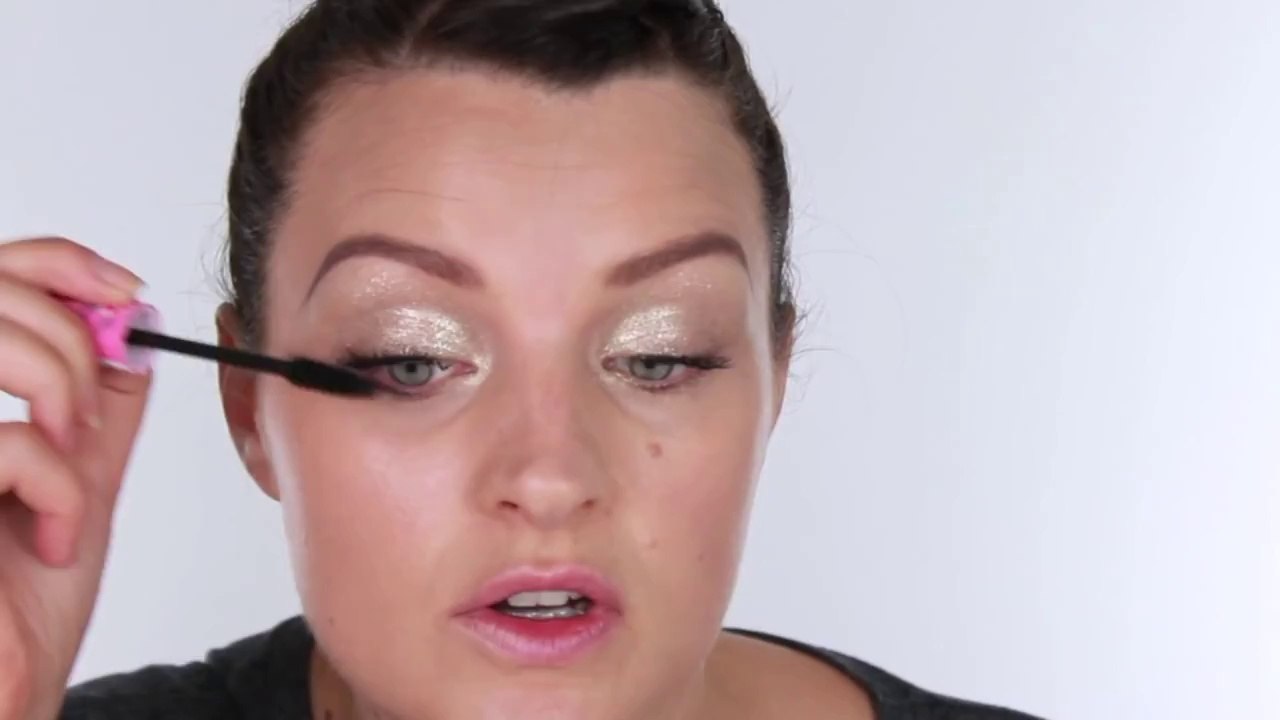 SPARKLING EYES & BOLD RED LIPS