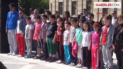 Giydikleri Tişörtlerle Soma'daki Şehit Madenci Abilerini Unutmadılar