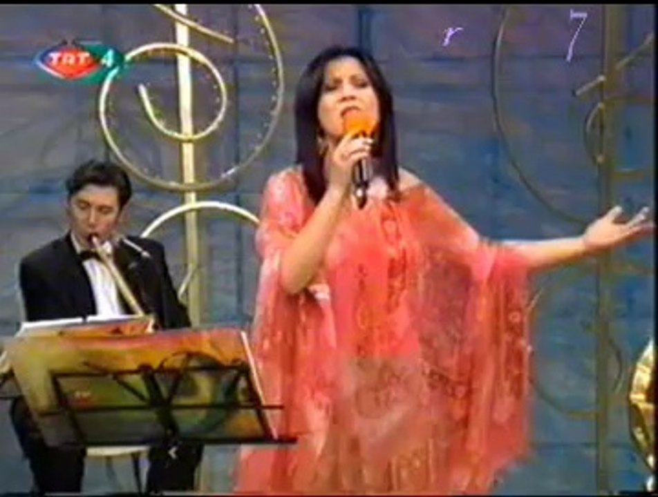 Özlem KARAAĞAÇ-Hüzün  (Hüzün Zaman Zaman Deli Dalgalarla Gelir)