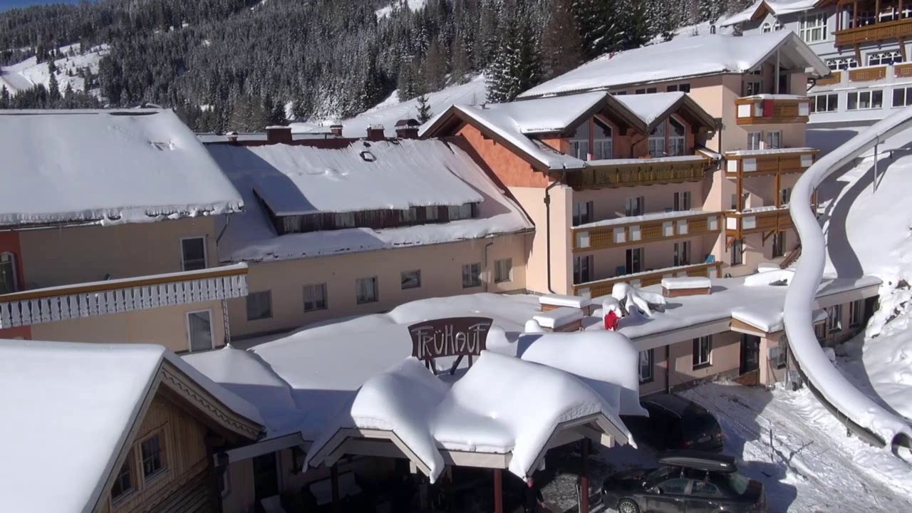 Luftaufnahmen - Skiurlaub im Hotel direkt an der Skipiste