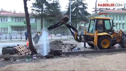 Su Borusu Patladı, İşçiler Sırılsıklam Oldu