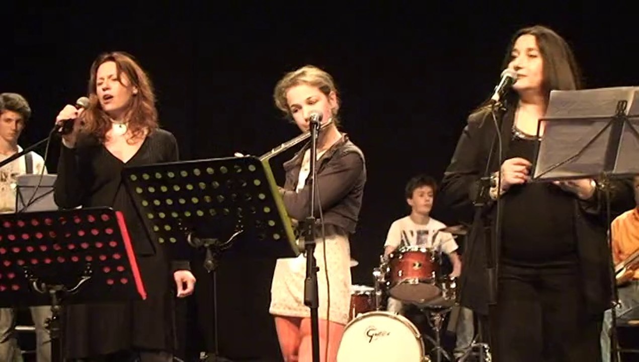 Time is running out de Muse chante Natacha Zervas ... filmé par Margaux Lys Hornet- La main de l'Art