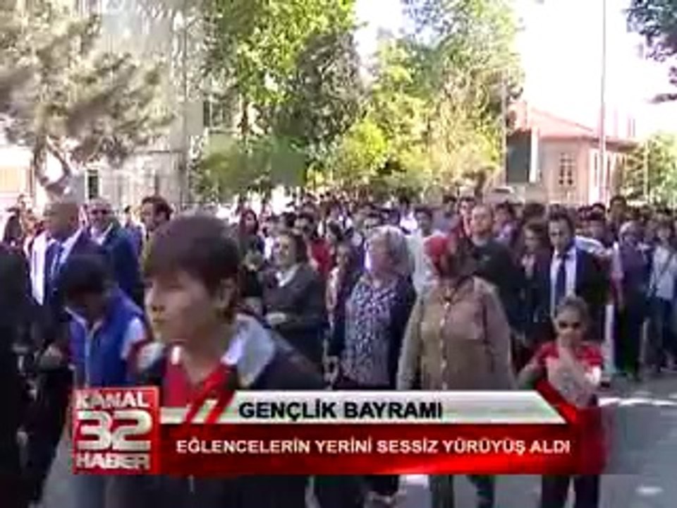 genclik bayramı yürüyüs 02 57