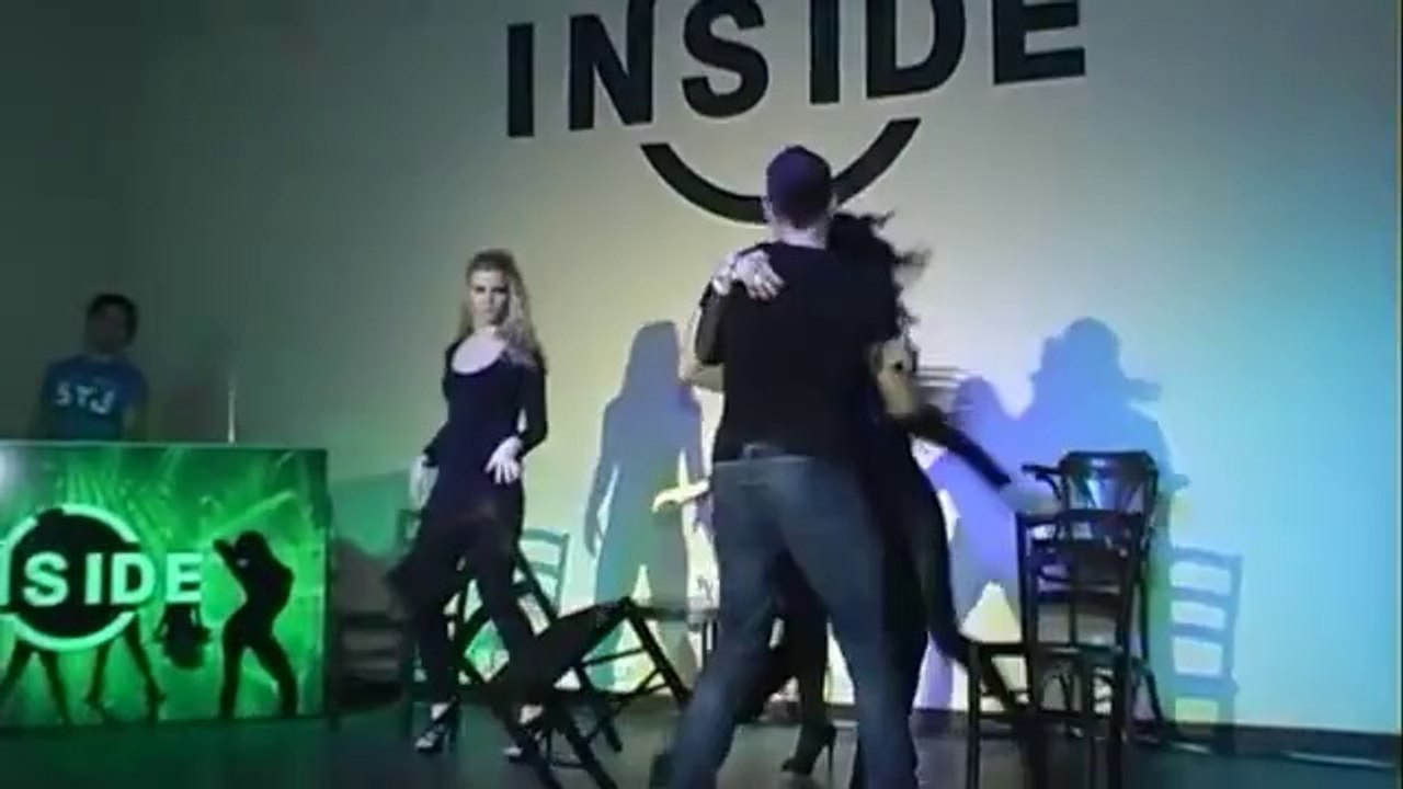 singer throws drunk