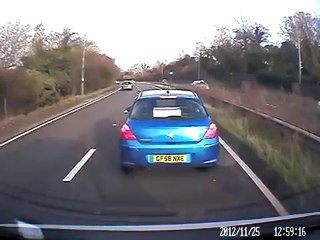 Driver stops in the middle of the highway and then... the worst happens!!