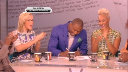 Marshall signs contract extension with Bears on air