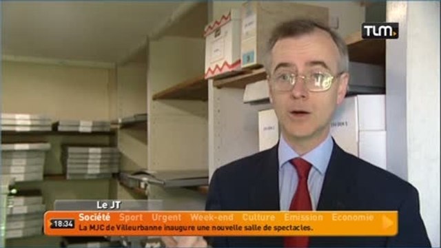 Atelier dépoussiérage pour les archives départementales