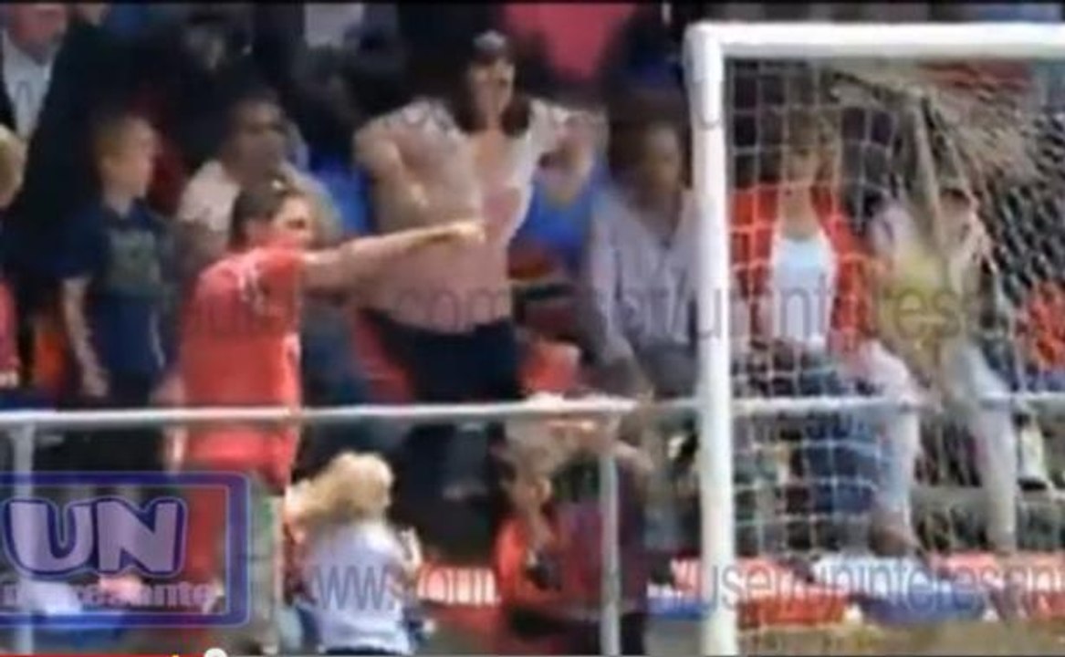 Elle est virée par le Barça pour avoir imité un singe en tribune