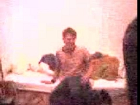 léo coup dans les couilles