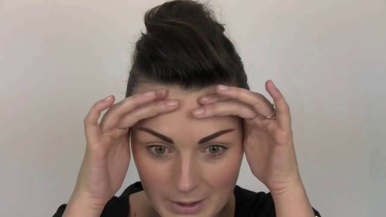 EASY GLOSSY SKIN & RED LIP MAKE-UP