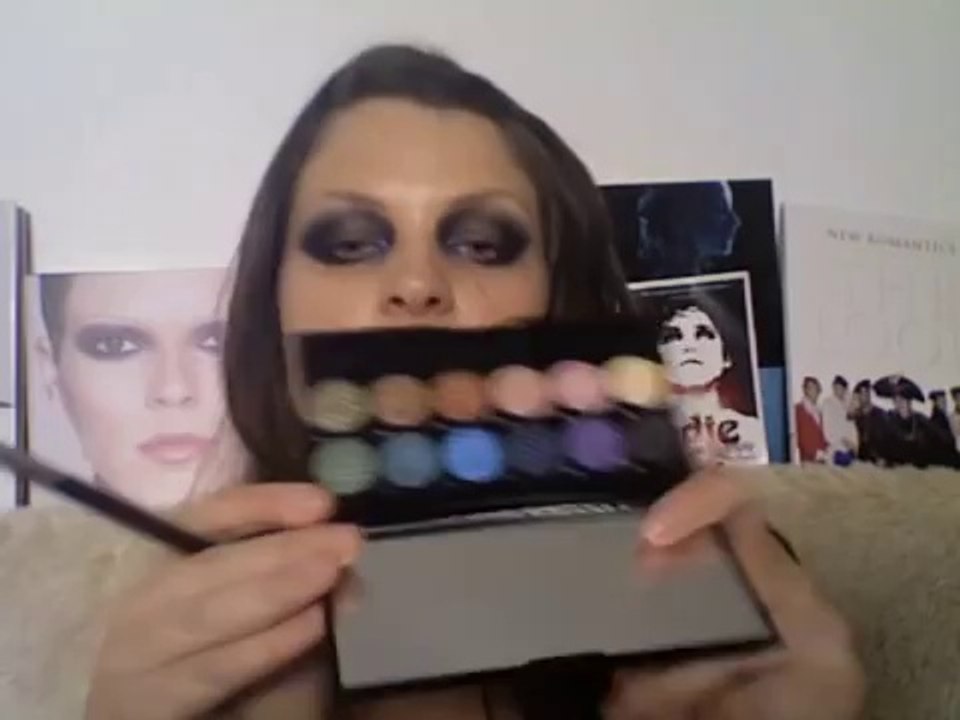 TREND AW 0910 - Smoky with a twist inspired by Versace