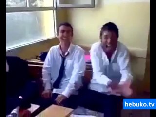 gördüğüm EN İYİ maymun taklidi! çok komik :)