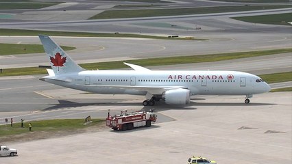 Air Canada's Dreamliner Touches Down in Toronto