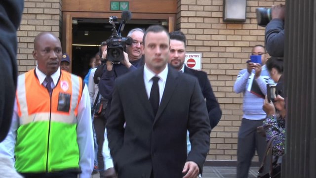 Pistorius, processo sospeso per la valutazione psichiatrica
