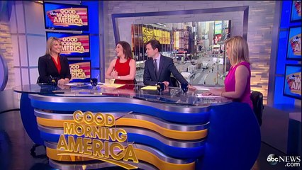 Jacaré invade piscina de família americana