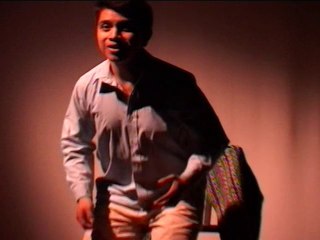 Sentado en un Arbol Caido 2009