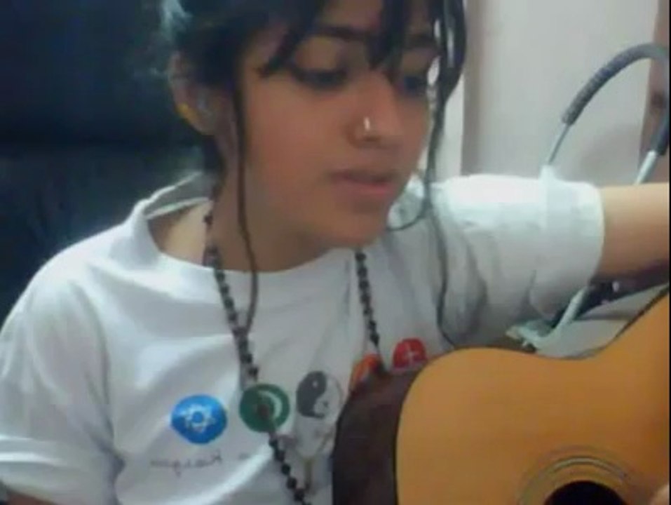 sonakshi nice live singing.amazing