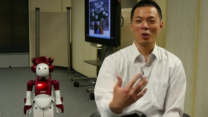 Japon: un petit robot blague et analyse les réactions humaines