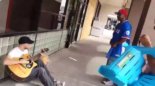 Amazing jam session - Three random guys sing together