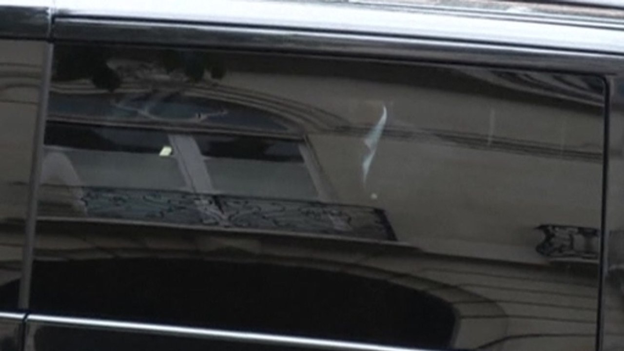 Kim Kardashian shops with baby North in Paris