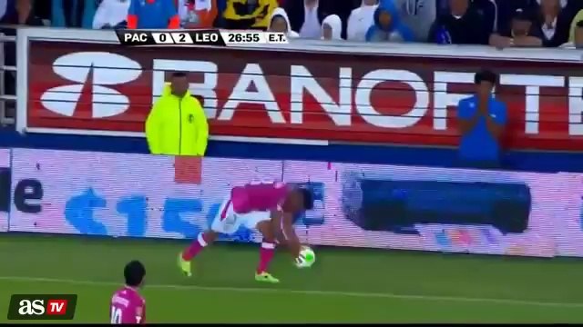 Saque de banda con acrobacia para coger impulso