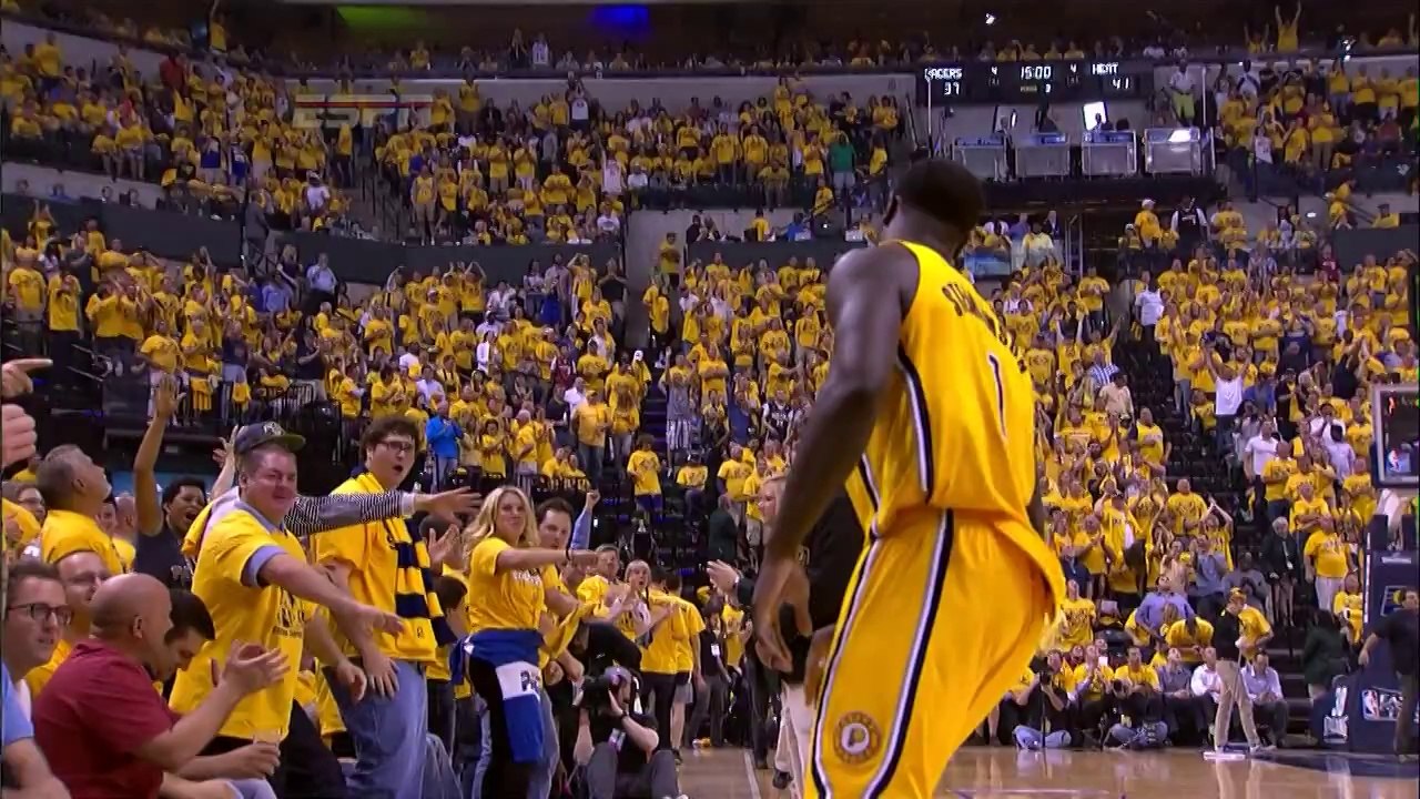 Lance Stephenson claquette au buzzer