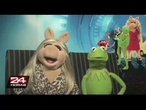 VIDEO: periodista consigue saludos de diversas celebridades para su prometida